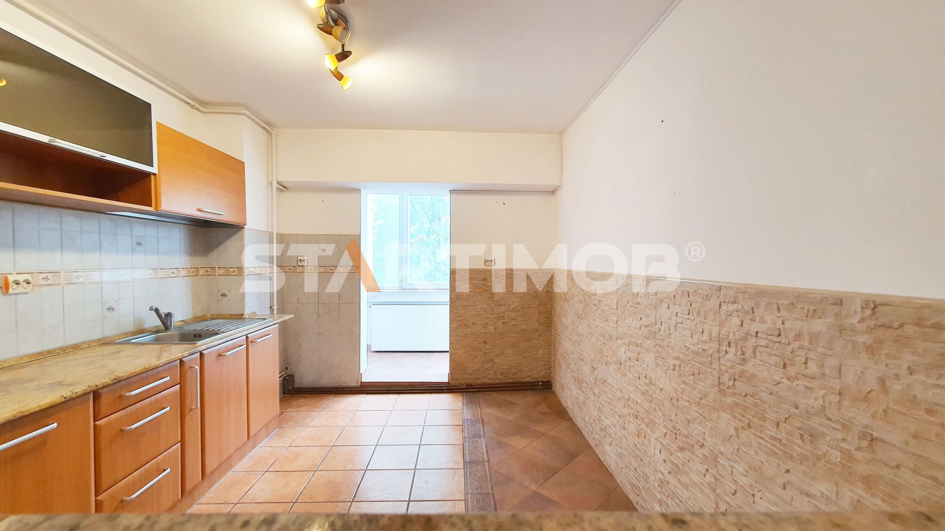 Apartament 3 camere  cu boxa si parcare