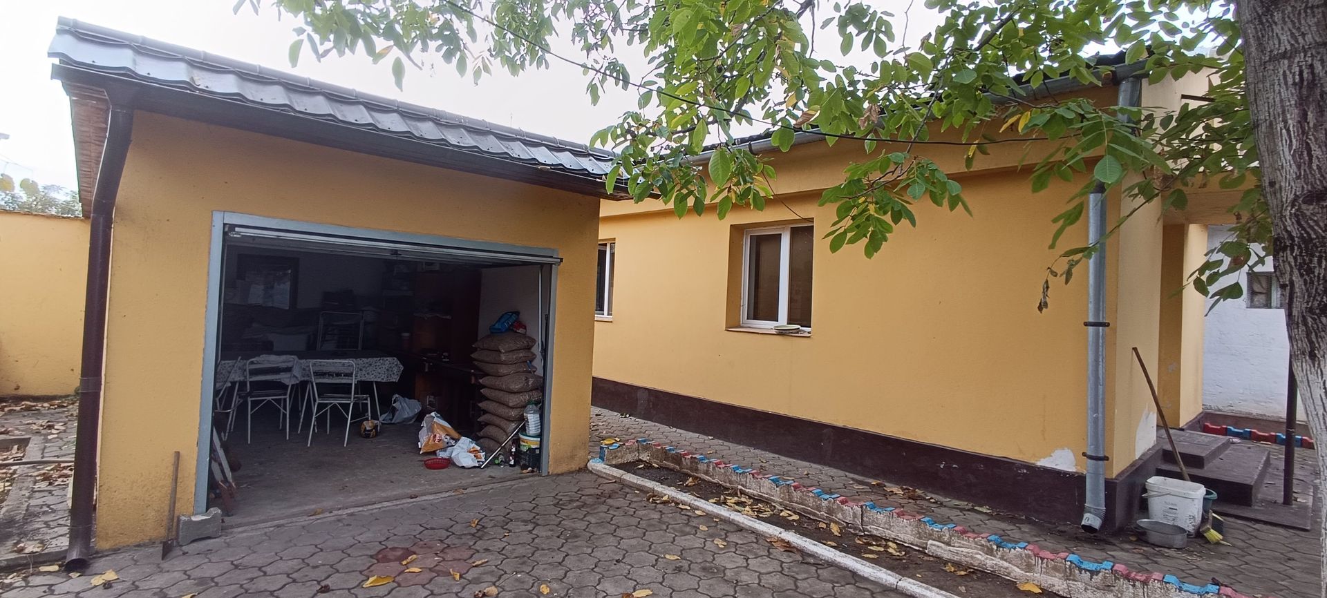 Casă spațioasă cu 4 camere , curte și teren generos în Mașloc - imaginea 4