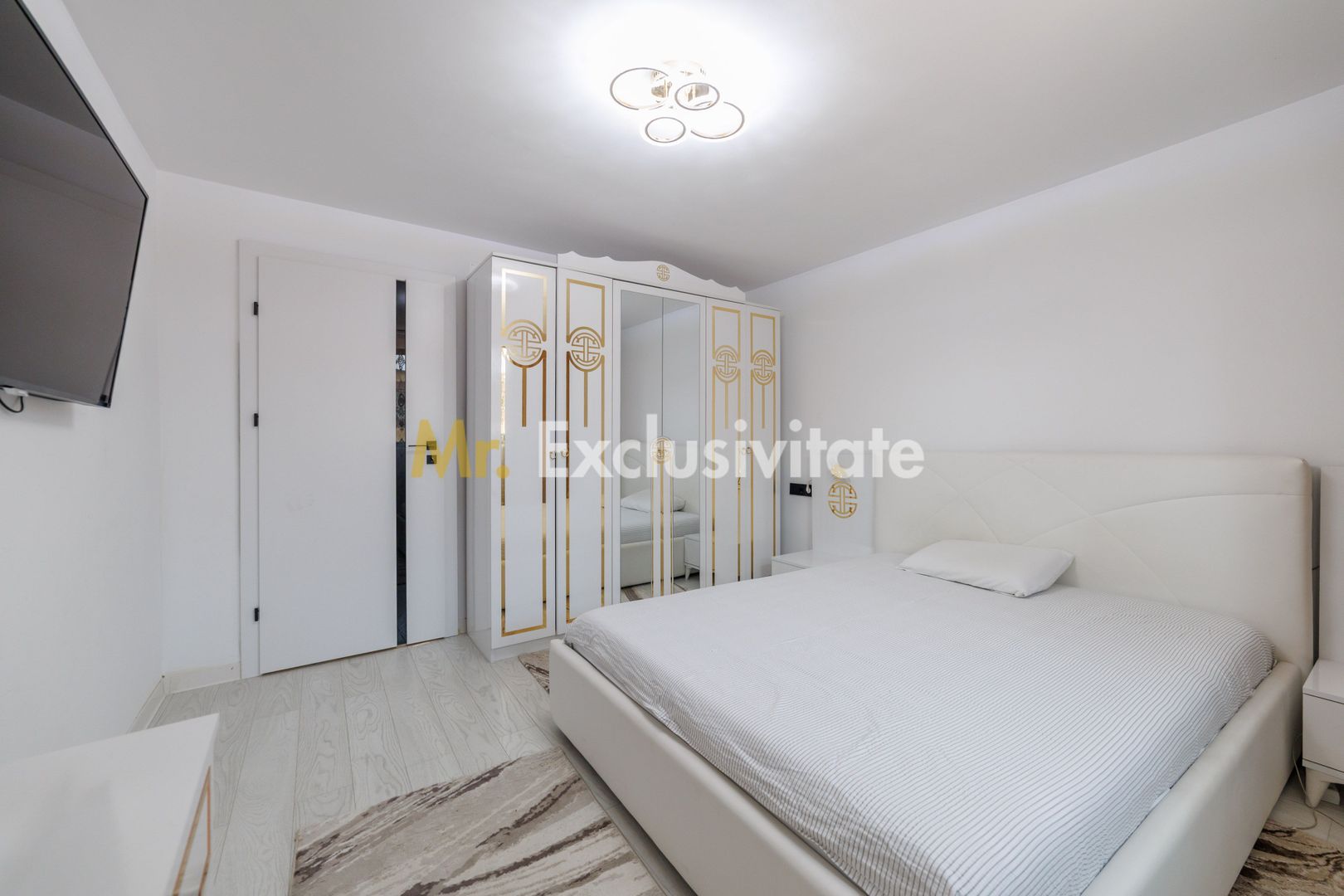 Proprietate cu 2 case si curte in Oarja, AG - imaginea 6