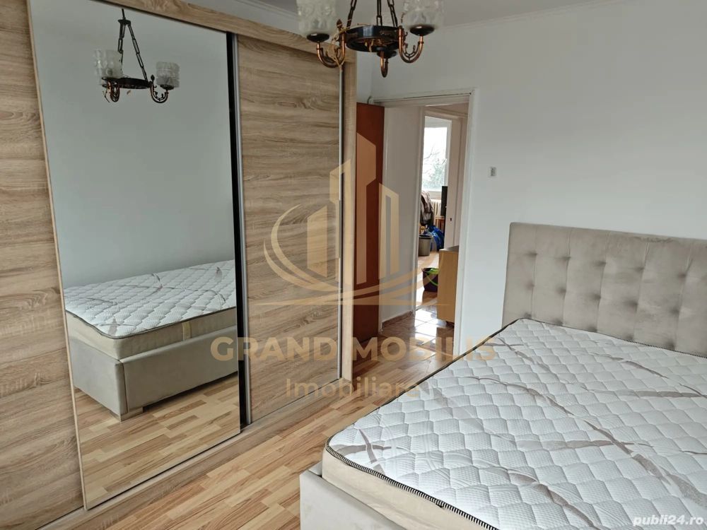 Apartament 3 camere semidecomandat