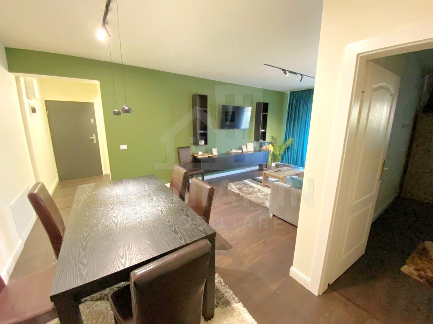 Apartament modern 3 camere-Zona Ciuperca-Loc de parcare-Disponibil - imaginea 3