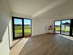 Vila pentru cei care vor spațiu, natură și acces rapid către București