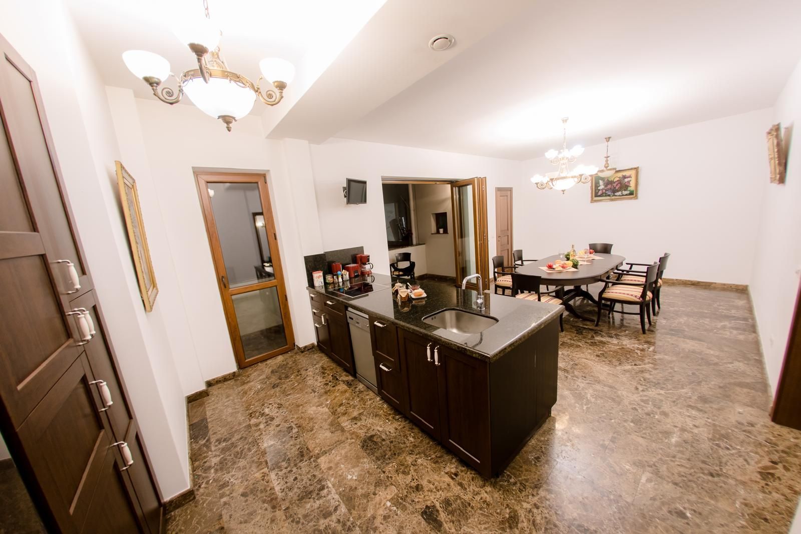 Universitate apartament 5 camere 220 mp de inchiriat - imaginea 12