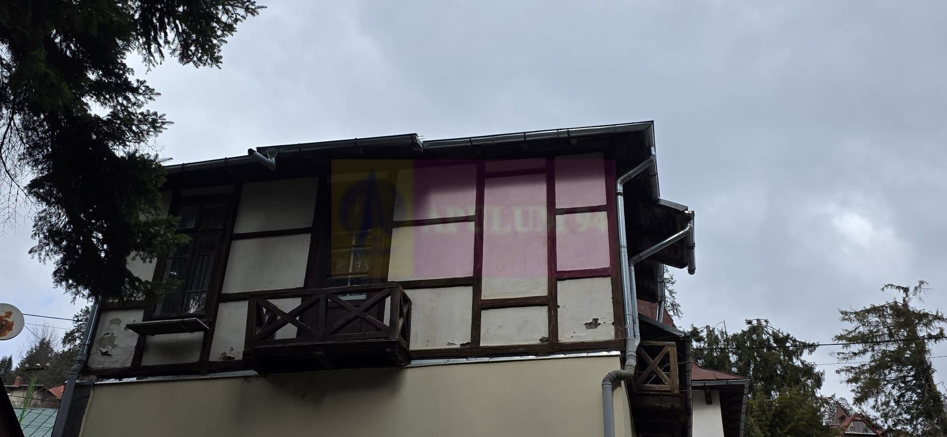 Etaj vilă istorică de vânzare în Sinaia – Zona Furnica