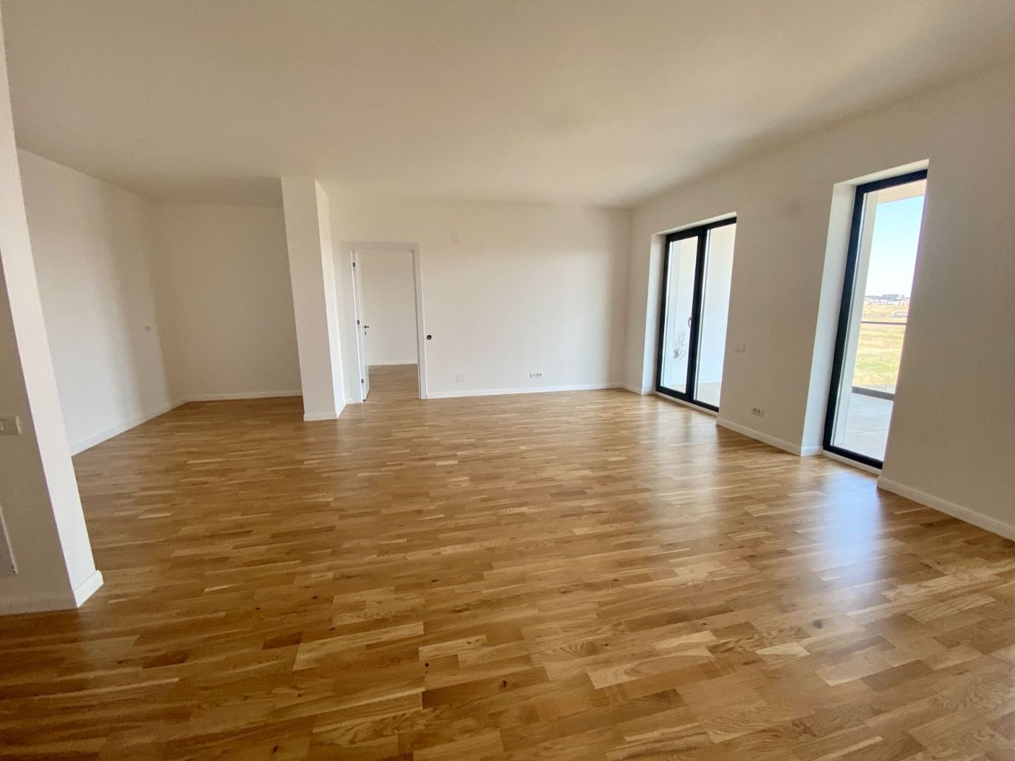 Vand Apartament 3 camere cu terasa in imobil nou Pipera - imaginea 4