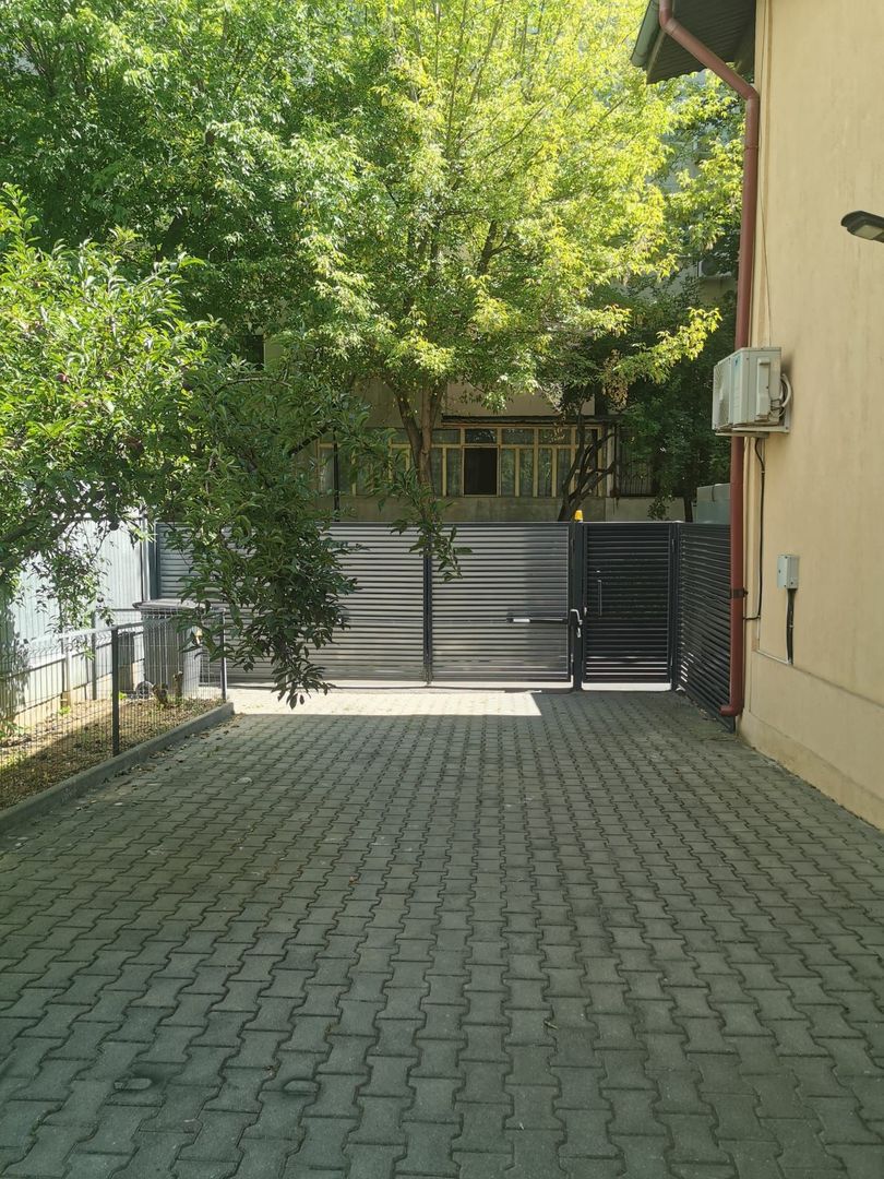 Vand casa P+1 in zona Aparatorii Patriei la 5 minute de metrou