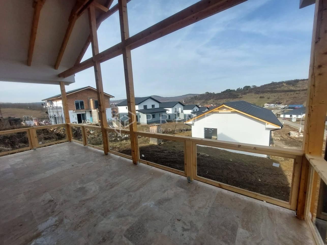 Vilă chalet modern cu perete panoramic de sticlă - Livezeni, Mureș - imaginea 6