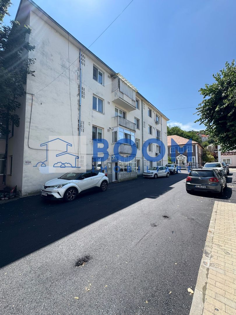 Apartament 3 Camere | Zona Ultracentrala | Etaj 1 - De RENOVAT - imaginea 3