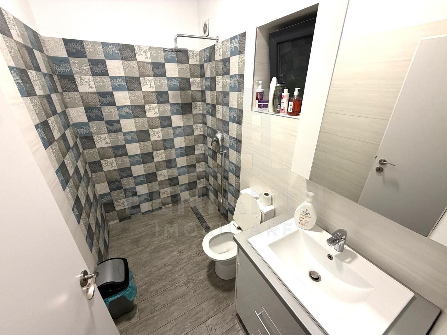 Apartament decomandat deosebit 3 camere 2 bai bloc 2020 cu parcare - imaginea 10