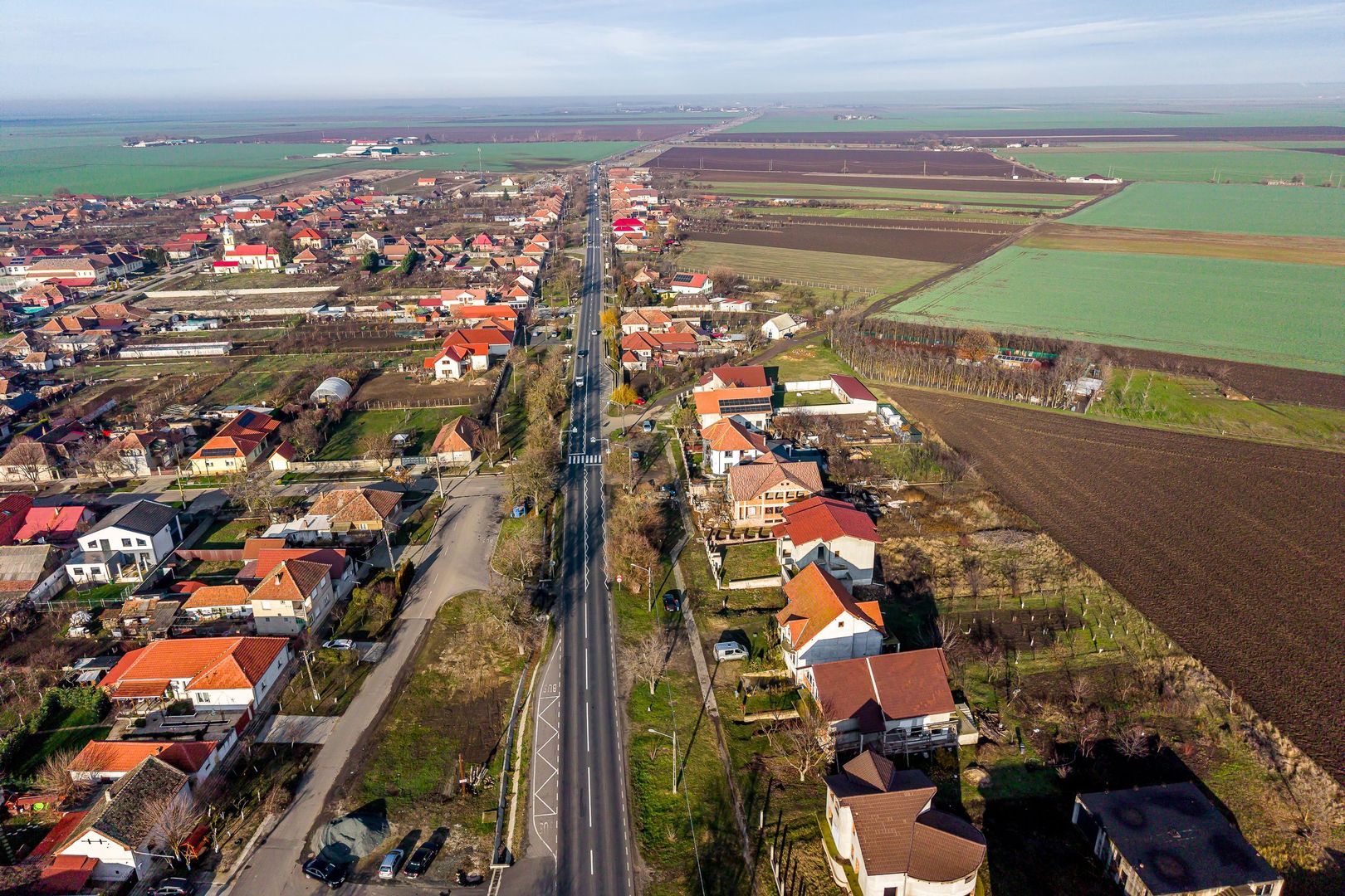 Imagine 4 - Vila noua semifinisata D+P+E la strada principala Comision 0