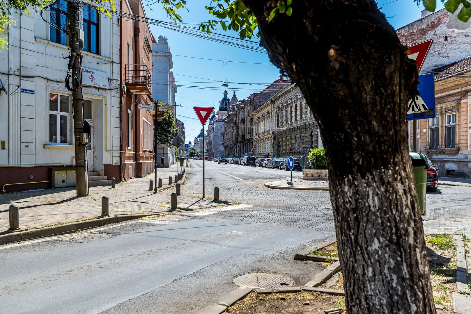 Imagine 10 - Apartament cu 4 camere si terasa si curte proprie, langa primarie