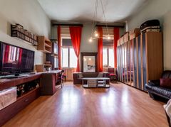 Rezervat Apartament 98 mp pe bulevardul Decebal, fatada renovata