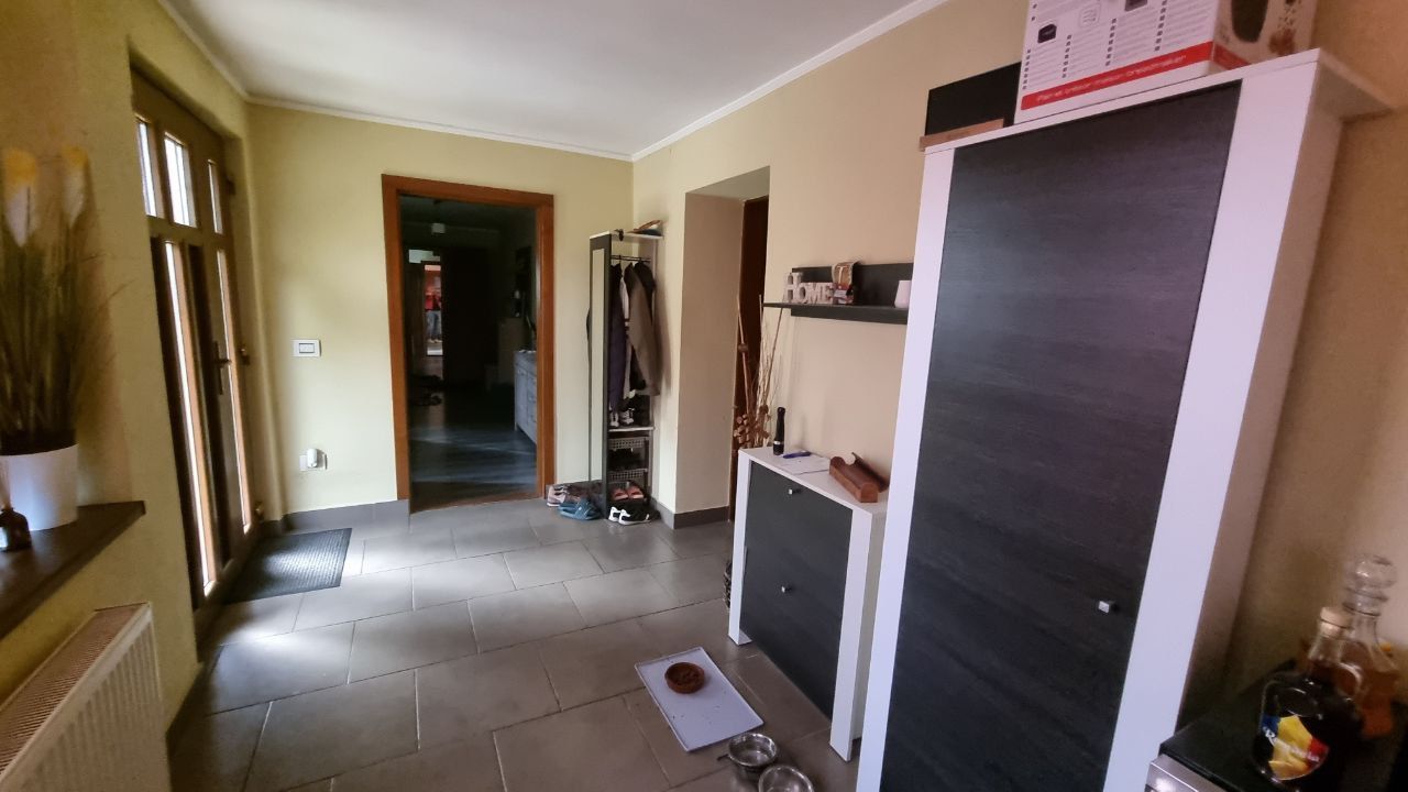 Imagine 4 - Casă cu 3 camere, anexă și teren de 901 mp – Pecica, zonă centrală