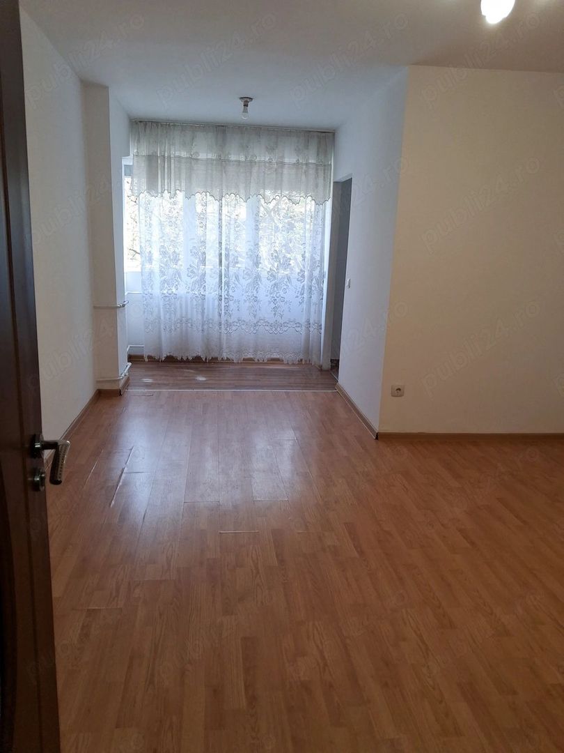 DE VANZARE  GARSONIERA ZONA LUJERULUI