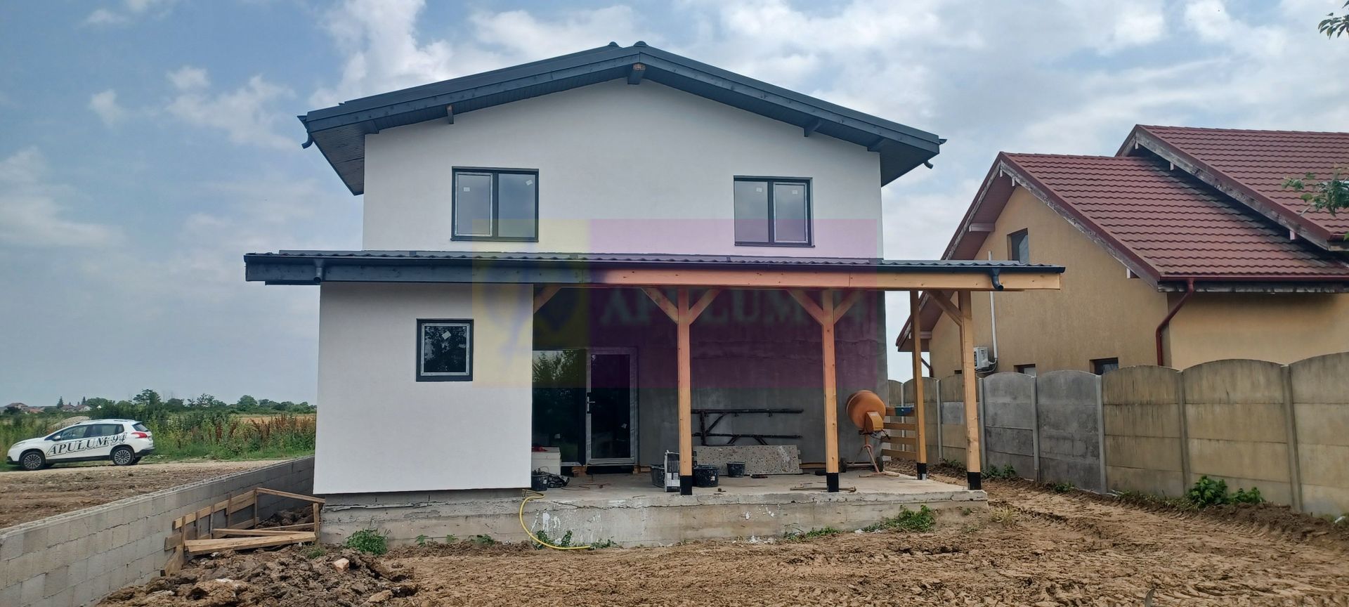 Săbăreni, casă parter + etaj, 5 camere, 3 bai, terasă acoperită, CT