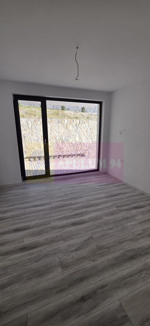 Apartament 3 camere de vânzare la Sinaia