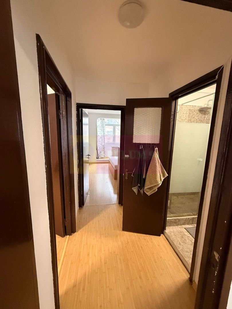 Apartament 3 camere, etaj 1/4, în Drumul Taberei