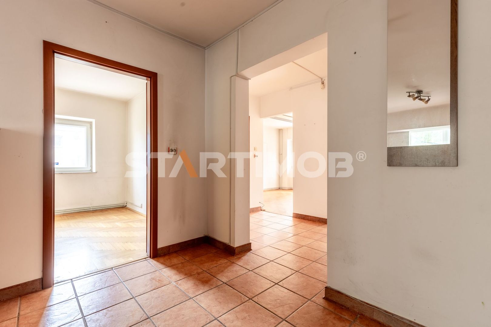 Apartament 3 camere  cu boxa si parcare