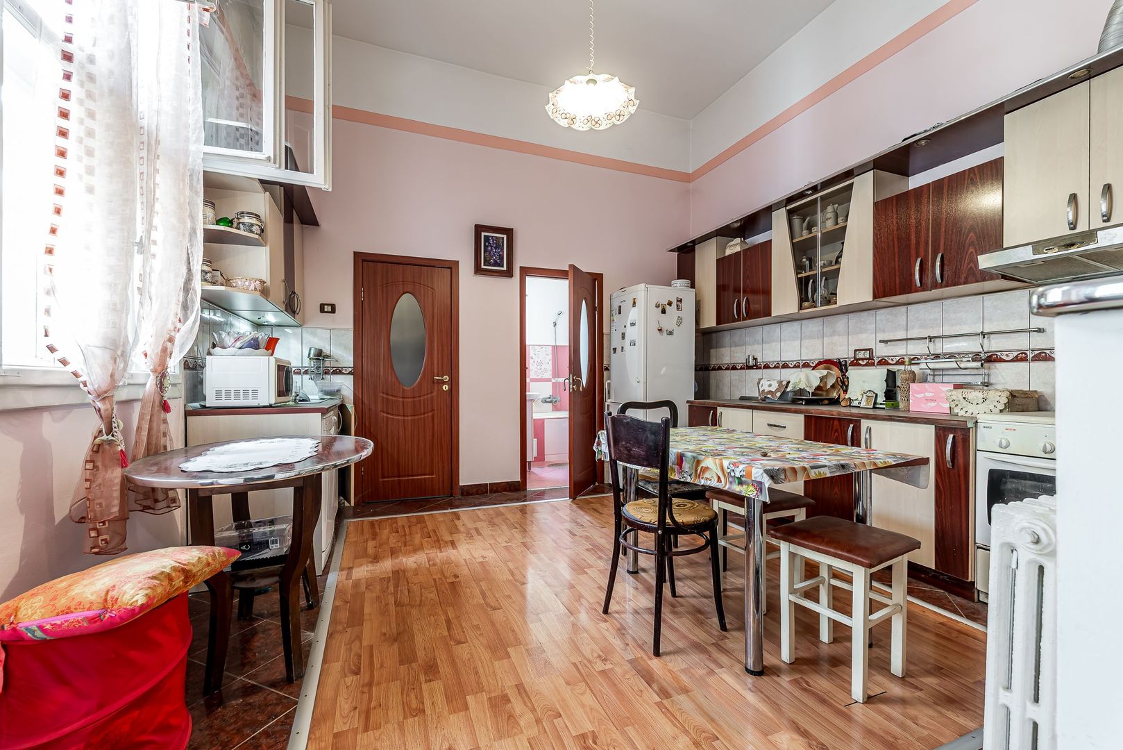 Imagine 5 - Apartament 3 camere, etaj 1, ultracentral (clădire cu 4 apartamente)