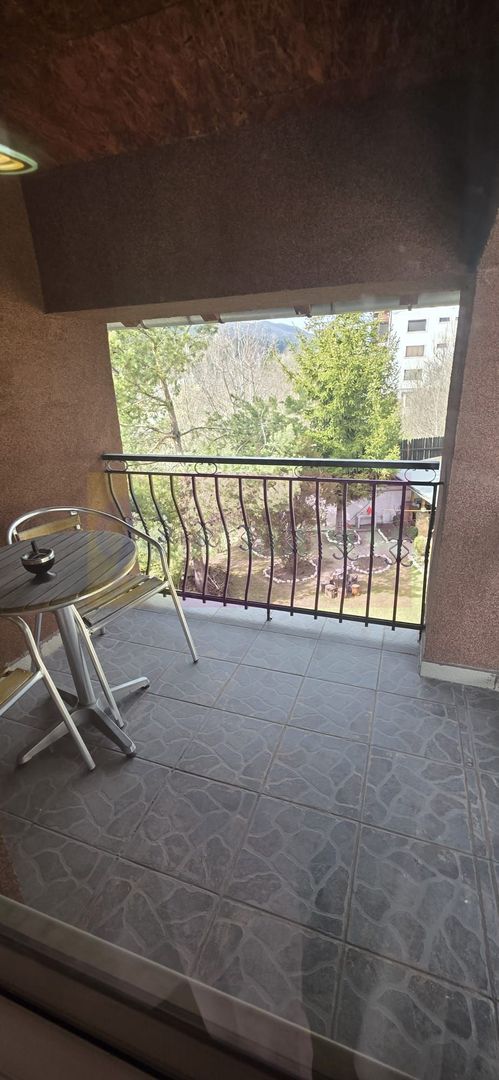 Vila de vânzare cu 8 camere și garj in Busteni