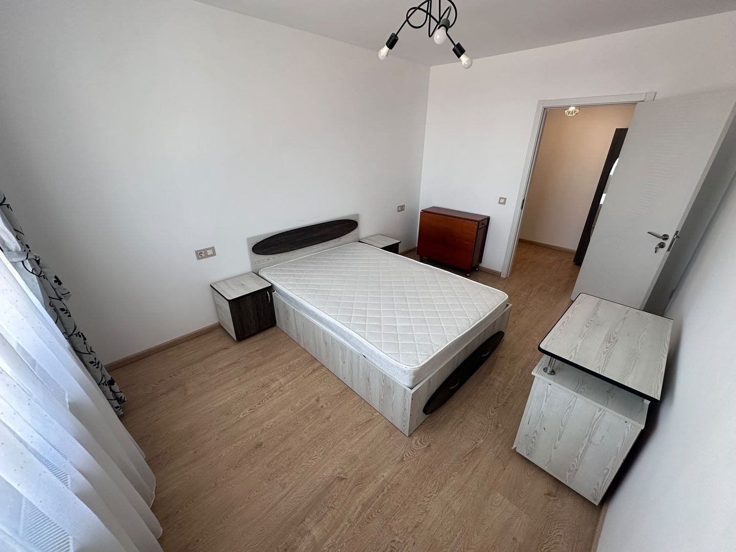 Apartament modern cu 2 camere de închiriat – Zona Păcii/Centrala Proprie A268