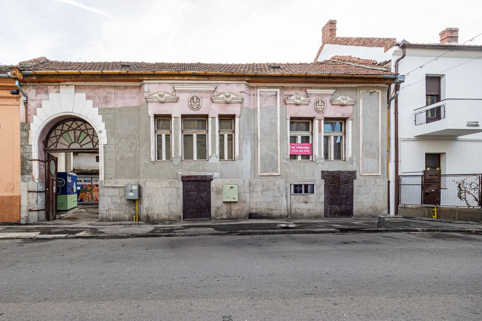 Proiect de clinică sau birouri în centru – casă cu demisol, de renovat