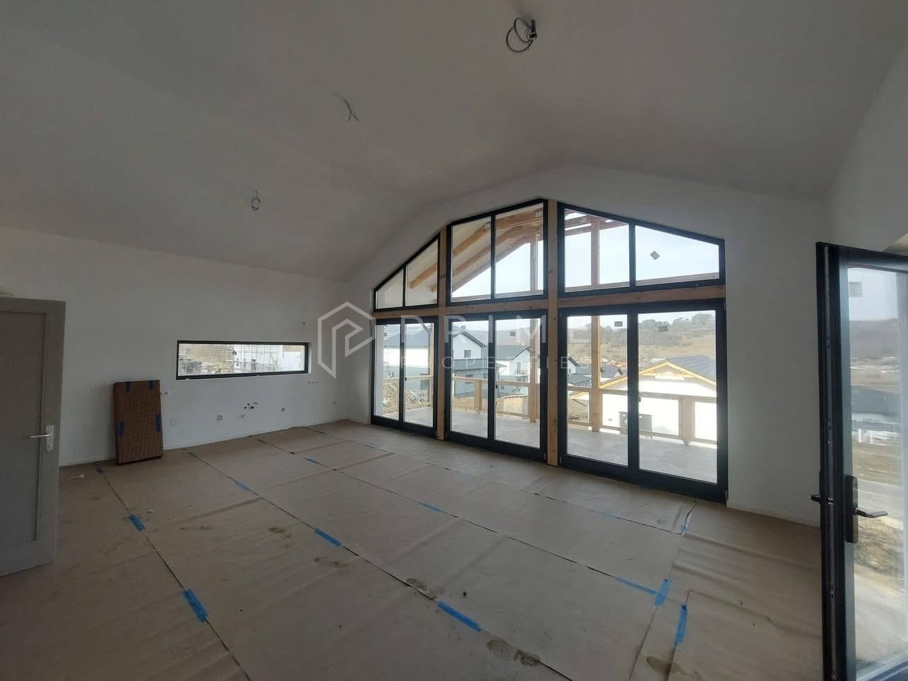 Vilă chalet modern cu perete panoramic de sticlă - Livezeni, Mureș - imaginea 3