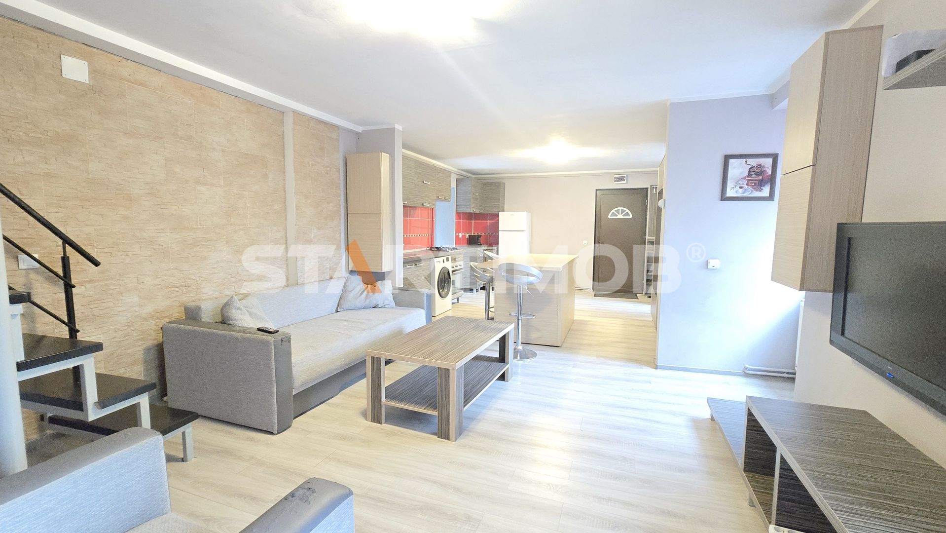Apartament cu  trei camere la casa