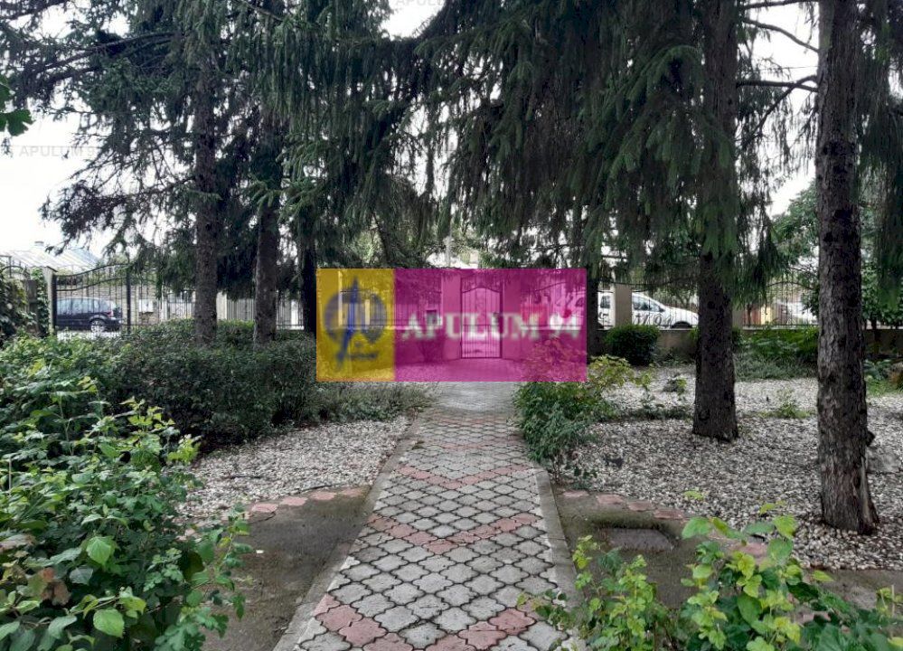 Vilă spațioasă și bine construită lângă București