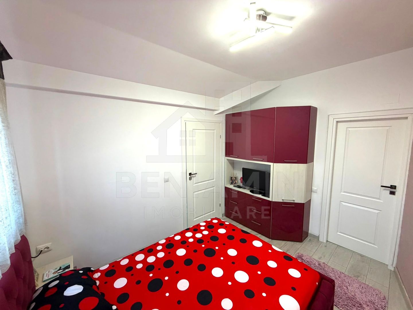 Apartament cu 3 camere si 3 bai in Craiovita Noua - Promenada Mall - - imaginea 12