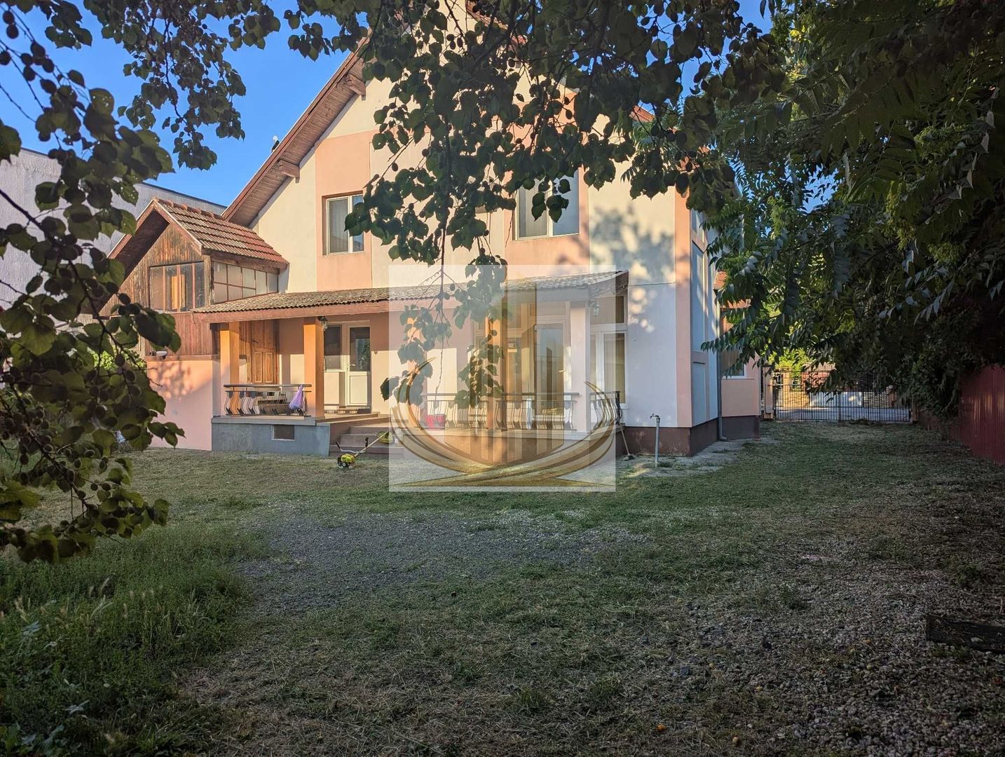 Vilă pentru Activități Comercia –5 Camere, Curte500 MP – Zona Aradului - imaginea 2