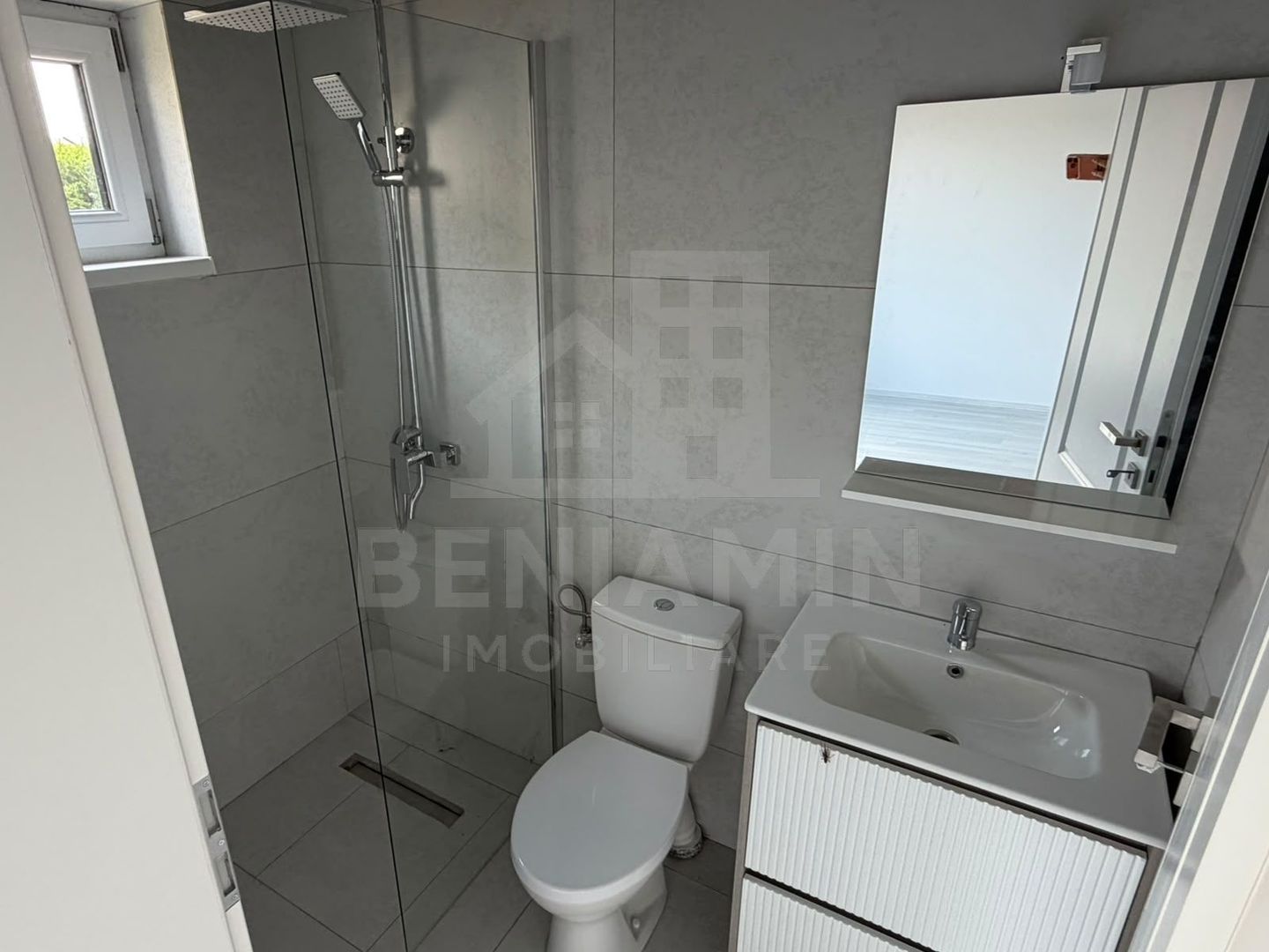 Casa-3 Dormitore-3 bai-Teren 300mp-Damila str Ficusului-La cheie - imaginea 8
