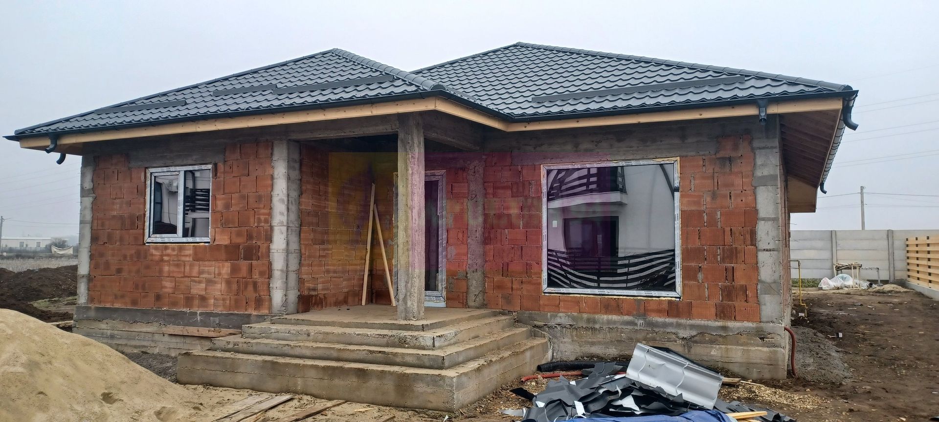 Săbăreni, casă nouă 4 camere parter, curte 480 mp