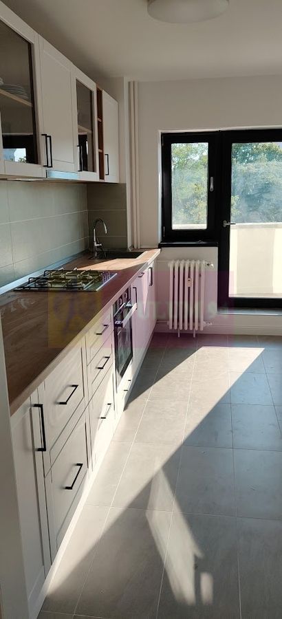 Vanzare apartament 3 camere in zona Unirii-Dambovita