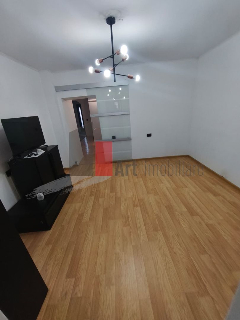 Casa Vanzare Giulesti 4 camere - imaginea 7