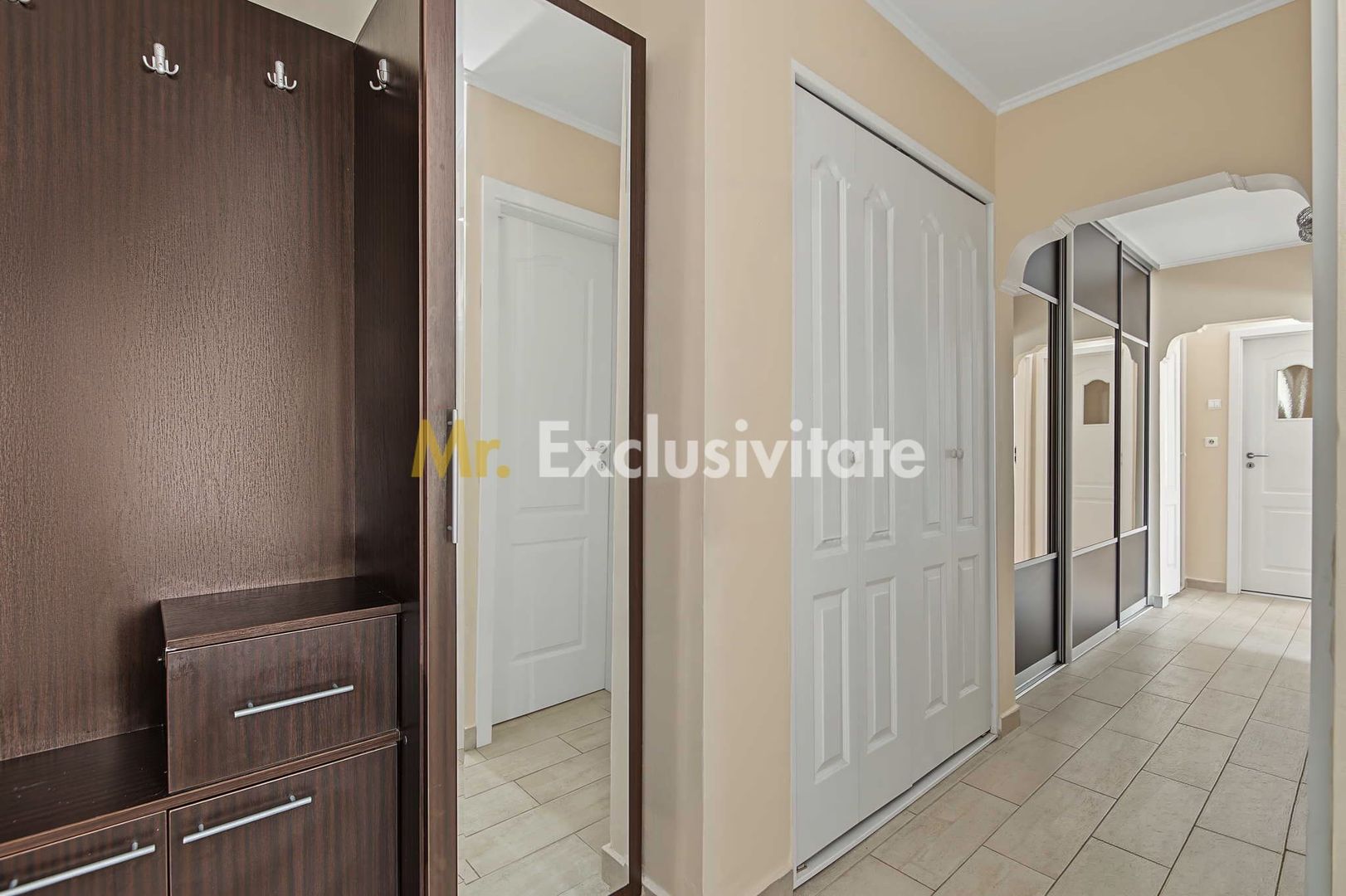 Central-Eremia, ap. 3 camere, 2 băi + boxă,proaspăt zugrăvit, et.2 - imaginea 10