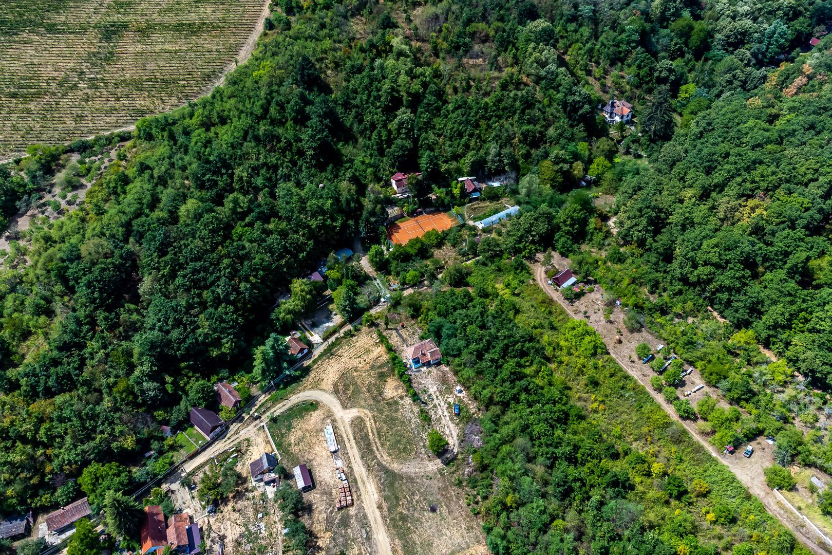 Imagine 13 - PROPRIETATE VÂNDUTĂ Casă conac cu 15.000 mp deal împădurit la Barațca,