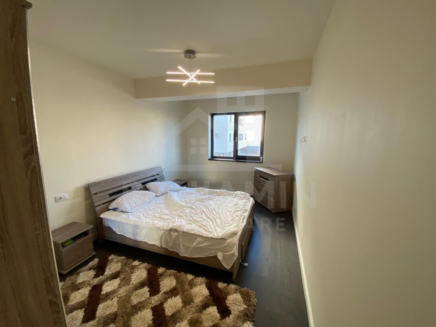 Apartament modern 3 camere-Zona Ciuperca-Loc de parcare-Disponibil - imaginea 4