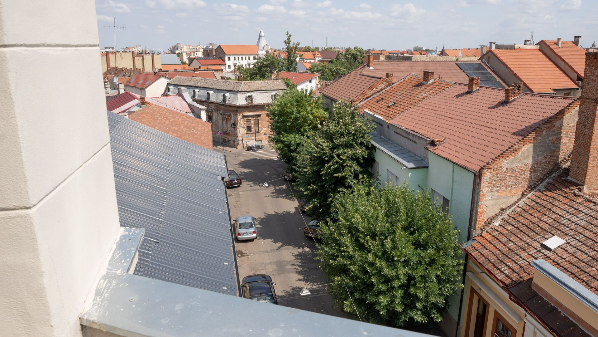 Imagine 9 - Arad central | 2 camere | 2 băi |