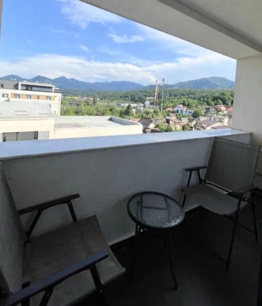 Un apartament care bifează exact ce contează spațiu lumină liniște și parcare - imaginea 3