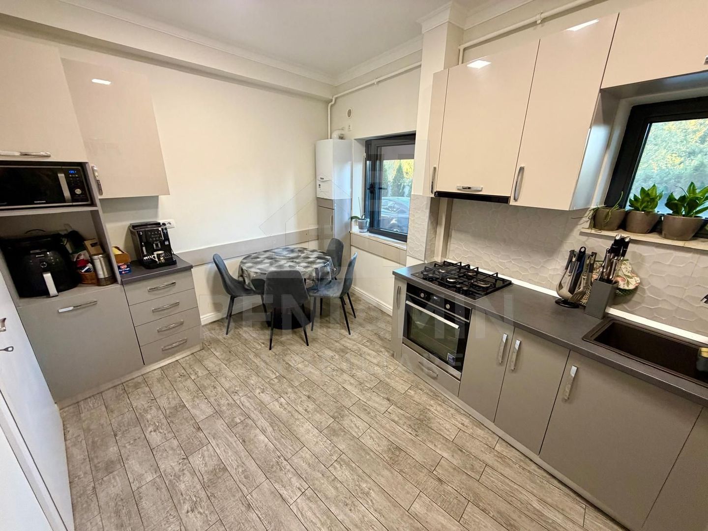 Apartament decomandat deosebit 3 camere 2 bai bloc 2020 cu parcare - imaginea 6