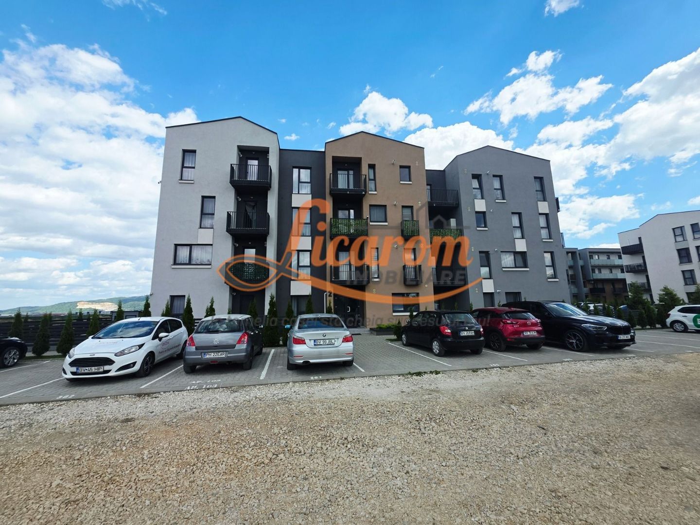 Apartament 2 camere, mobilat, lift, parcare, animale,Cristian BV - imaginea 9