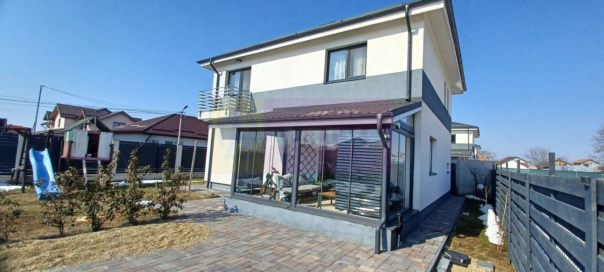 Săbăreni, casă P+1+pod, 5 camere, 130 mp utili, curte 470 mp