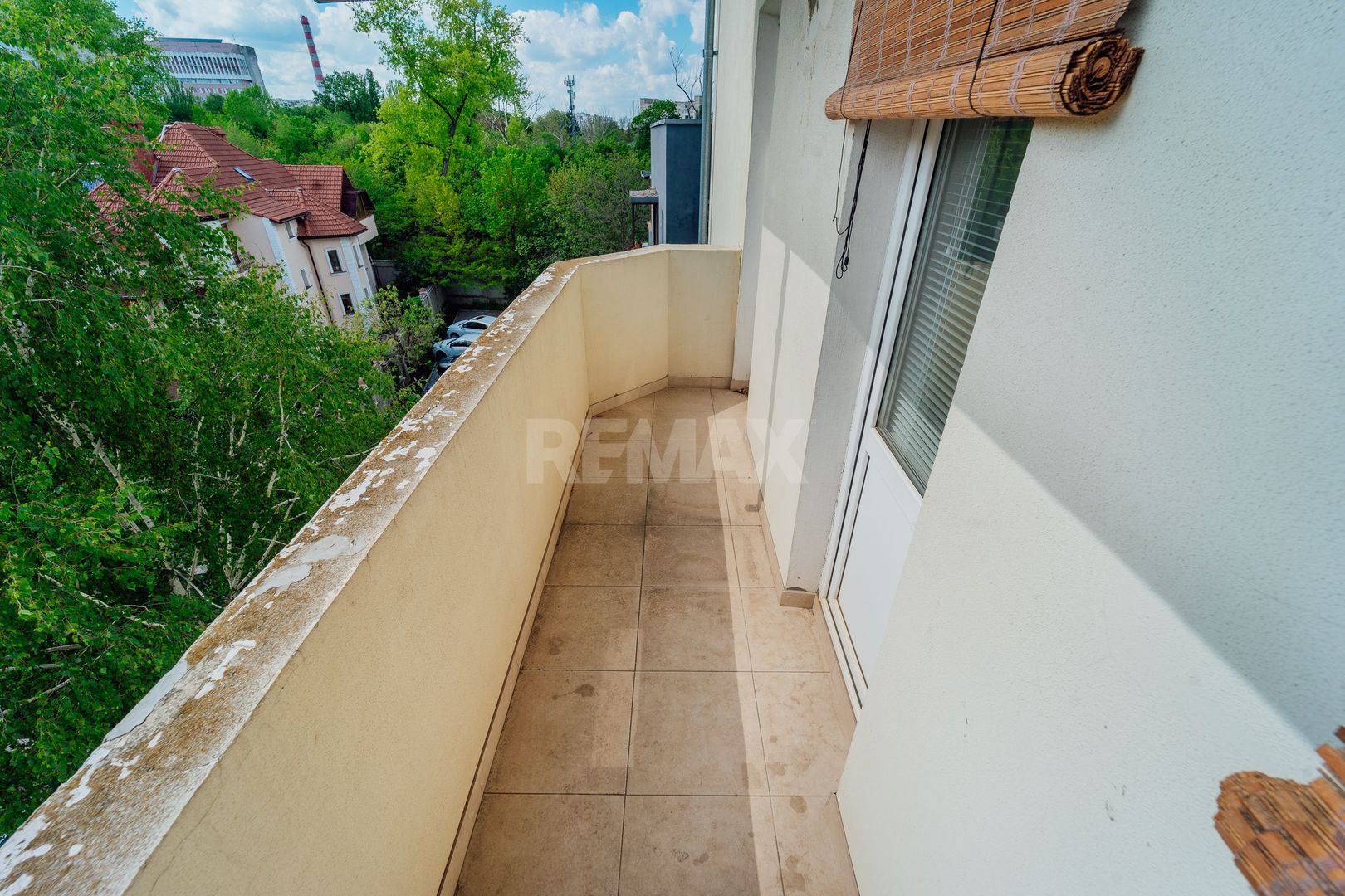 De vinzare Apartament 2 camere si balcon + living cu logie - imaginea 15
