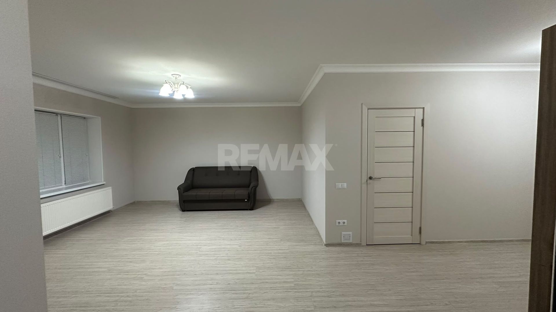 De vinzare Apartament 2 camere si balcon + living cu logie - imaginea 21