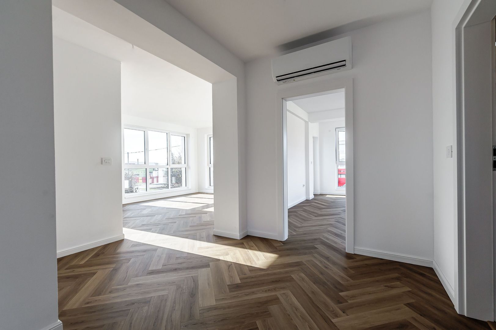 Imagine 12 - Clădire nouă P+2 cu showroom și birouri în Arad