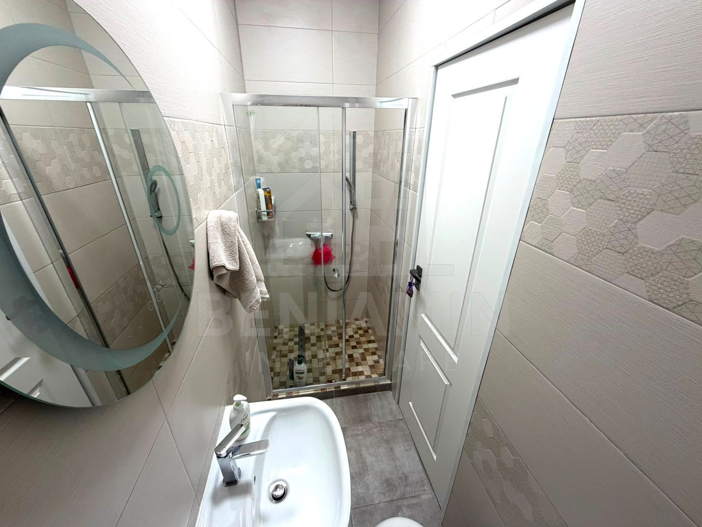 Apartament cu 3 camere si 3 bai in Craiovita Noua - Promenada Mall - - imaginea 8