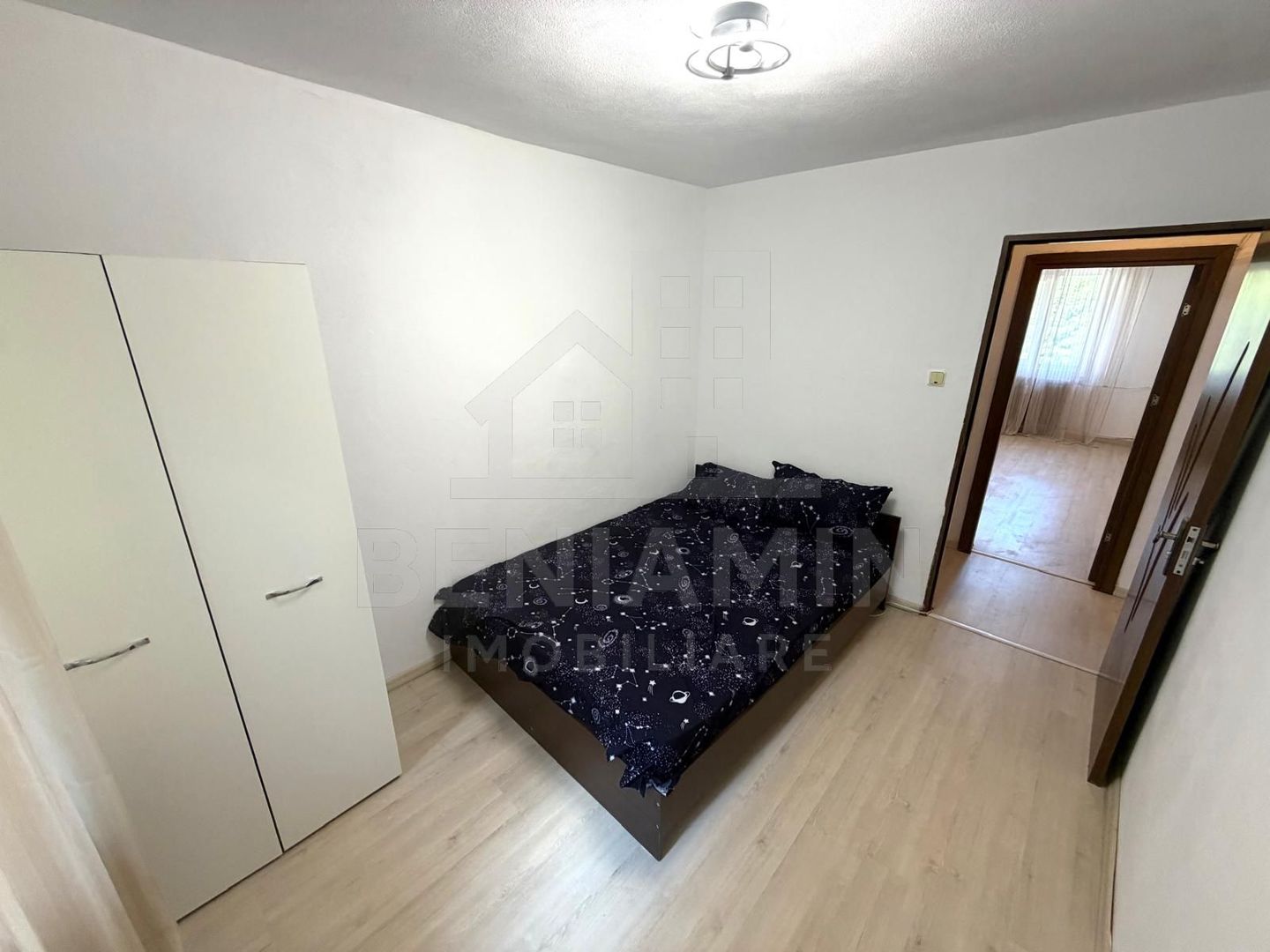 3 camere semidecomandat zona Materna -etaj 1- vedere bilaterala - imaginea 4