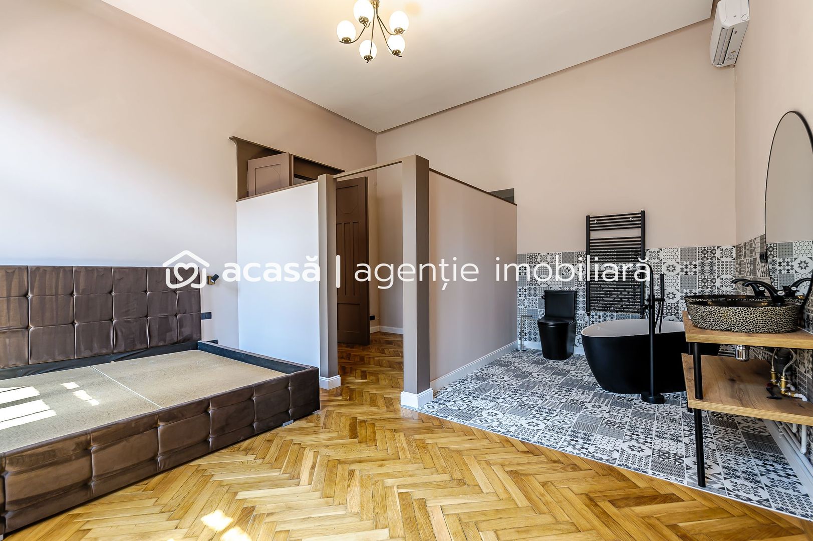 Imagine 8 - Apartament ULTRACENTRAL cu 3 camere, la cheie, renovat recent