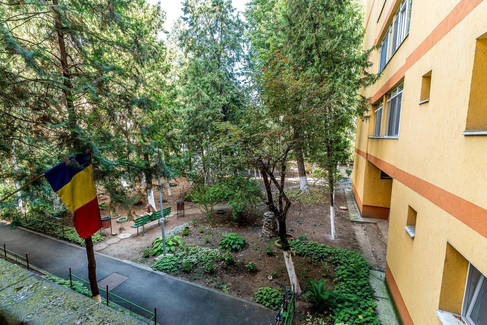 Imagine 8 - Apartament 3 camere, etaj 1, zonă verde și retrasă Poetului, Vlaicu